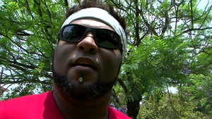 Mike In Brazil: Amorous Antics: Cris's Curvaceous Come-On