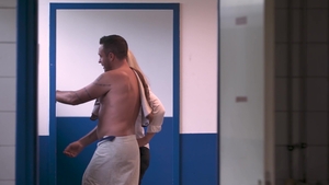 Magmafilm-video: Workplace Toy-boy gets Bounced Around