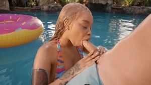 Brazzers Exxtra: Sizzling summer session with Advoree