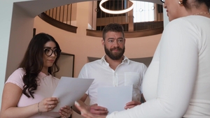 Brazzers: Angela White: Real Estate Siren