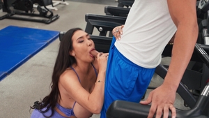 Brazzers: Gym Bimbo Nataly's Treadmill Titjob