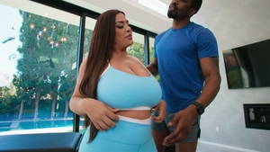 Brazzers: Coco Can't Ignore the Hot Massuer