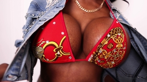 Ebony deepthroats his thick meat